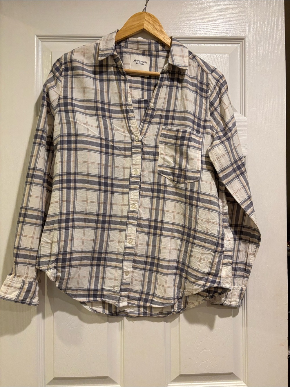 Abercrombie & Fitch women’s Cream and blue Plaid Button-Down Shirt